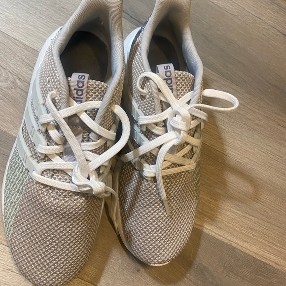 Like New Adidas Questar Flow - Picture 4 of 7